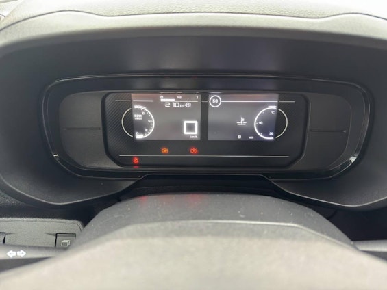 Vehicle image 6 Vehicle image 6