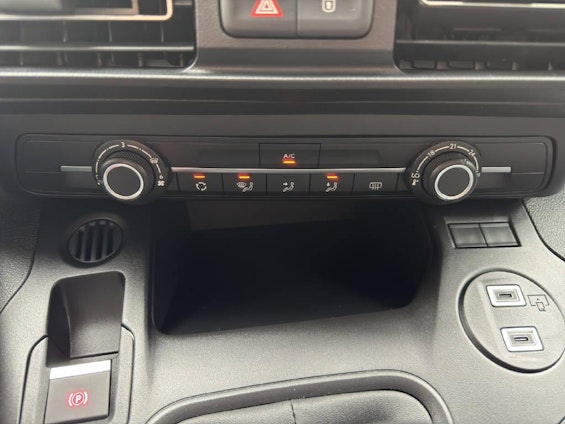 Vehicle image 9 Vehicle image 9