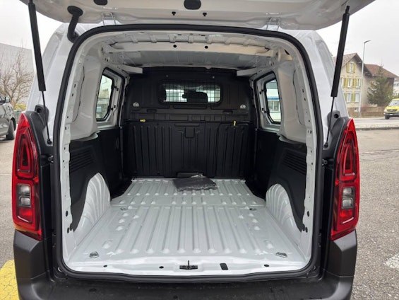 Vehicle image 15 Vehicle image 15