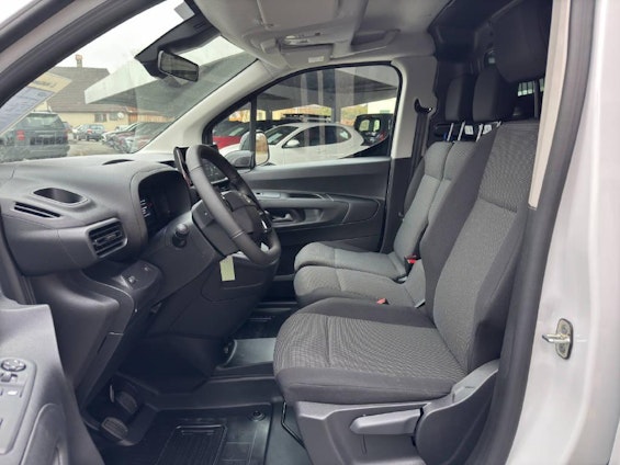 Vehicle image 7 Vehicle image 7