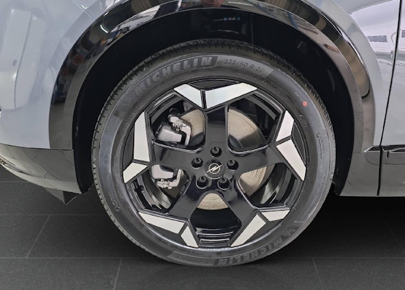 Vehicle image 13 Vehicle image 13