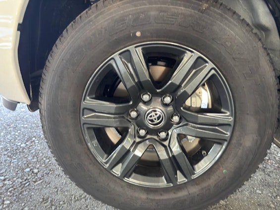 Vehicle image 15 Vehicle image 15