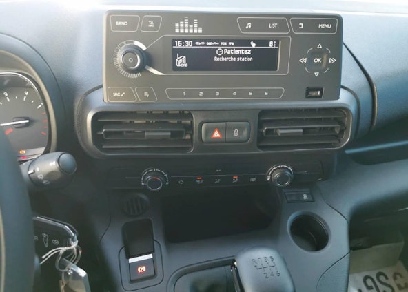 Vehicle image 10 Vehicle image 10