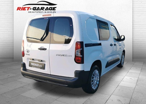 Vehicle image 3 Vehicle image 3