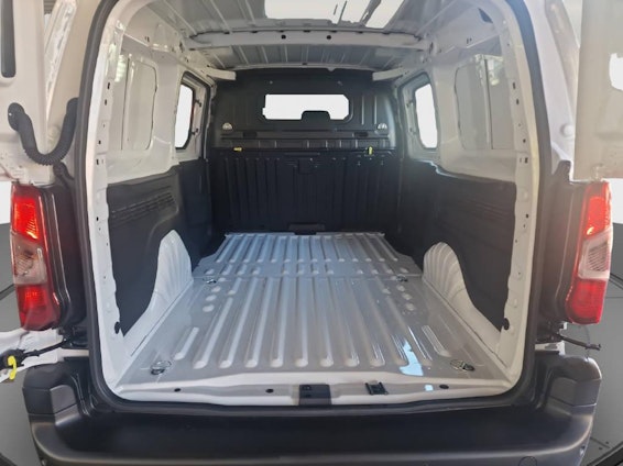 Vehicle image 15 Vehicle image 15