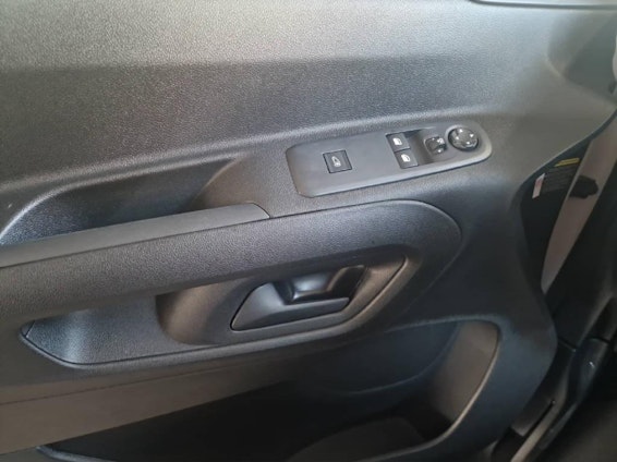 Vehicle image 12 Vehicle image 12