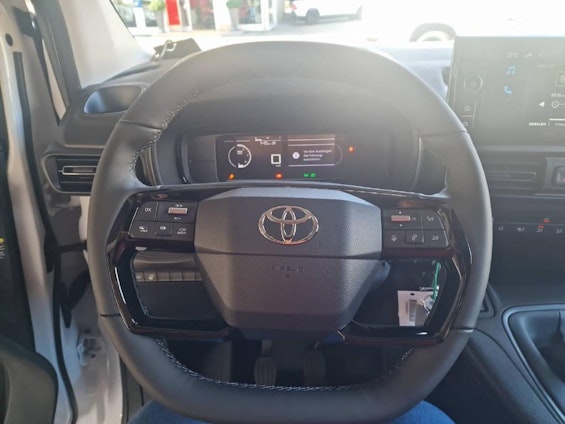 Vehicle image 6 Vehicle image 6