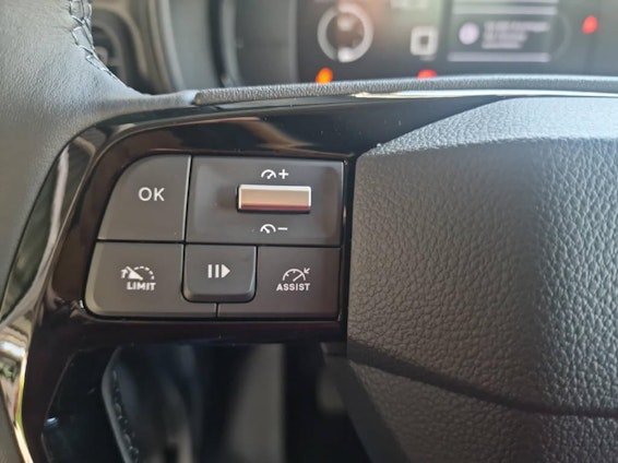 Vehicle image 8 Vehicle image 8