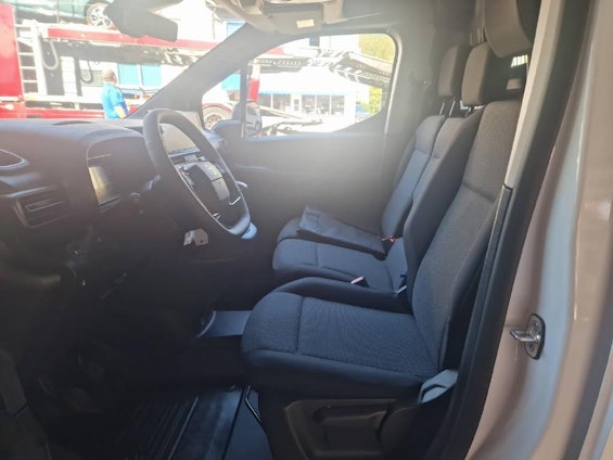 Vehicle image 4 Vehicle image 4