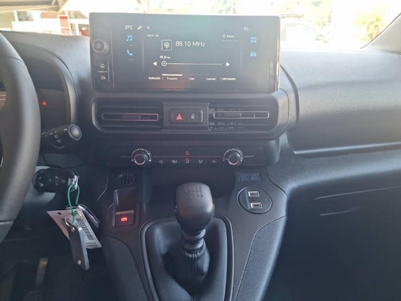 Vehicle image 10 Vehicle image 10