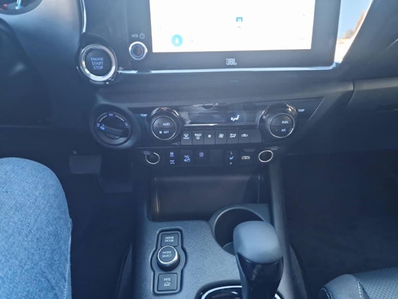 Vehicle image 14 Vehicle image 14