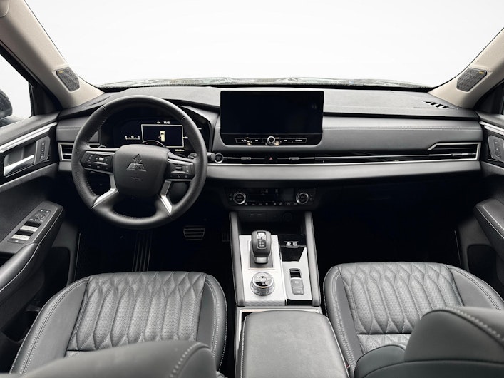 Vehicle image MITSUBISHI OUTLANDER