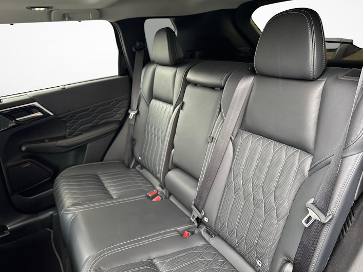 Vehicle image MITSUBISHI OUTLANDER