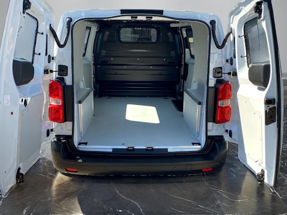 Vehicle image 4 Vehicle image 4