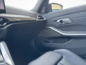 https://vehicle.imgix.net/4062679/4285dffc-6055-4d38-a92e-2d2961d62609.jpg
