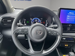 Vehicle image TOYOTA Yaris 1.5 VVT-i HSD Trend