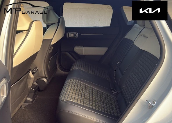 Vehicle image 13 Vehicle image 13