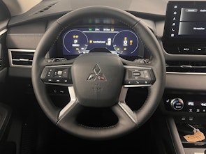 Vehicle image MITSUBISHI Outlander 2.4 PHEV Invite 4x4