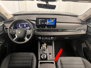 Vehicle image MITSUBISHI Outlander 2.4 PHEV Invite 4x4