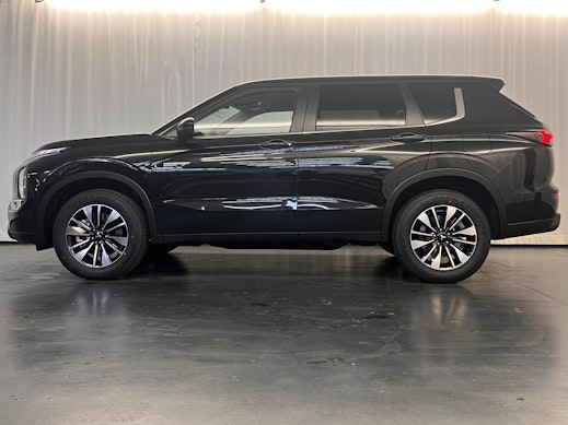 MITSUBISHI Outlander 2.4 PHEV Invite 4x4 3