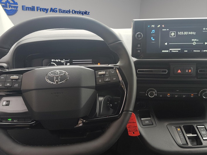 Vehicle image TOYOTA PROACE CITY