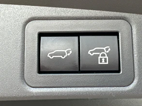 https://vehicle.imgix.net/4062889/c42810aa-426e-4d59-8320-4d08d34e1798.jpg