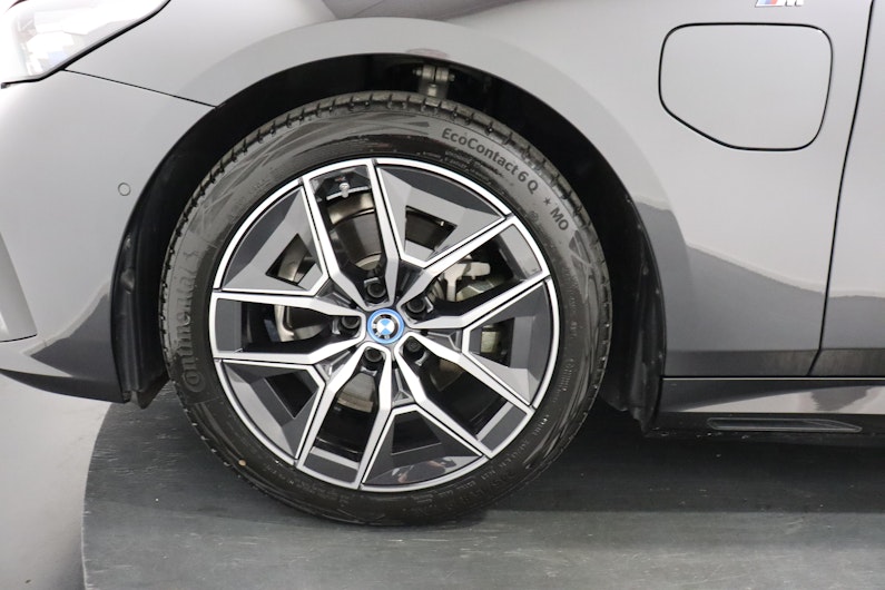 Vehicle image BMW 5 SERIES