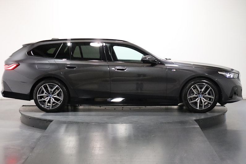 Vehicle image BMW 5 SERIES
