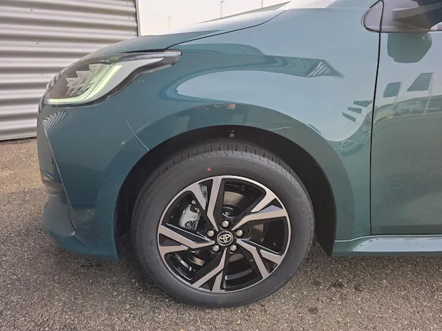 Toyota Yaris 1.5 VVT-i HSD Trend