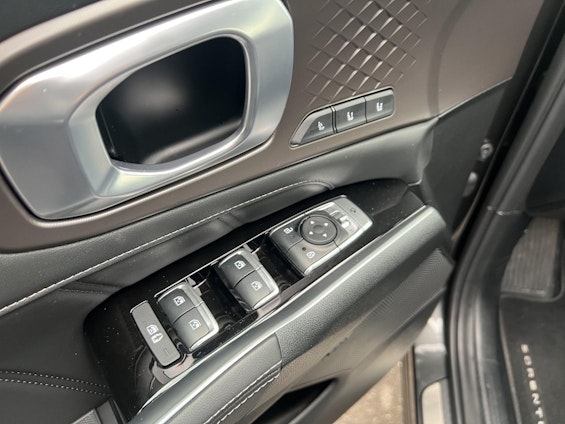 Vehicle image 16 Vehicle image 16