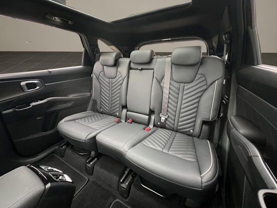 Vehicle image 17 Vehicle image 17