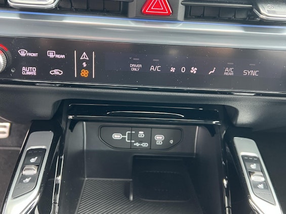 Vehicle image 14 Vehicle image 14