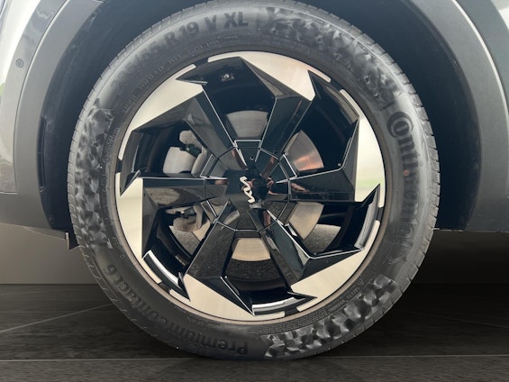 Vehicle image 19 Vehicle image 19