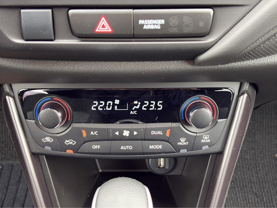 Vehicle image 17 Vehicle image 17