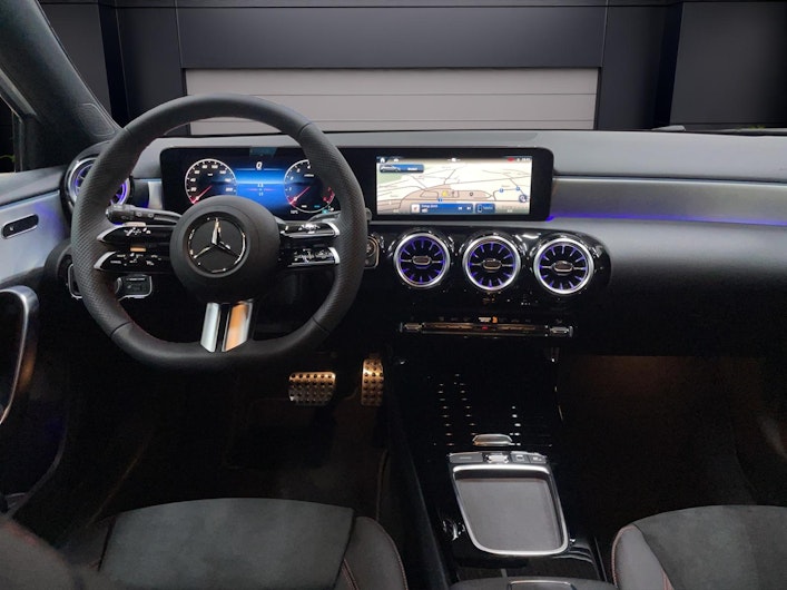 Vehicle image MERCEDES-BENZ A 180