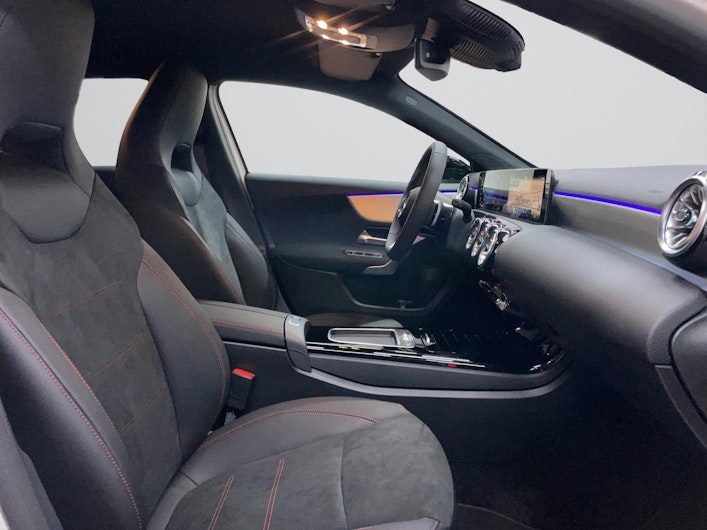 Vehicle image MERCEDES-BENZ A 180