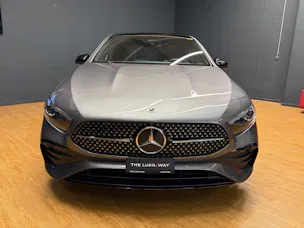 Mercedes-Benz A 200 - AMG - Limousine / 360 Grad Kamera / Panorama-Dach / Multibeam LED