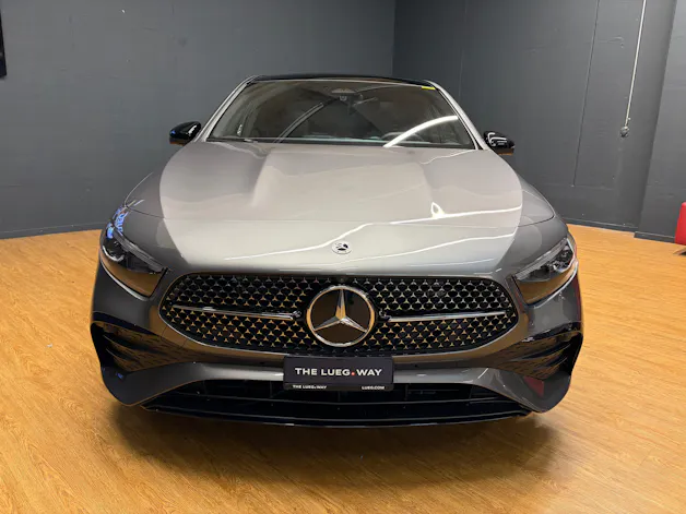 Mercedes-Benz A 200 - AMG - Limousine / 360 Grad Kamera / Panorama-Dach / Multibeam LED