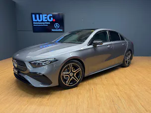 Mercedes-Benz A 200 - AMG - Limousine / 360 Grad Kamera / Panorama-Dach / Multibeam LED