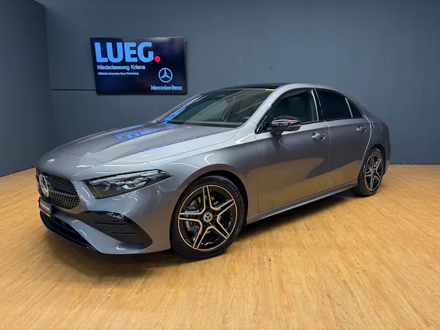 Mercedes-Benz A 200 - AMG - Limousine / 360 Grad Kamera / Panorama-Dach / Multibeam LED