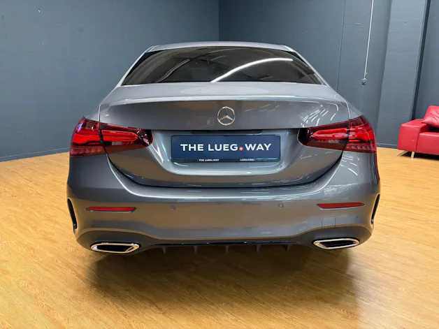 Mercedes-Benz A 200 - AMG - Limousine / 360 Grad Kamera / Panorama-Dach / Multibeam LED