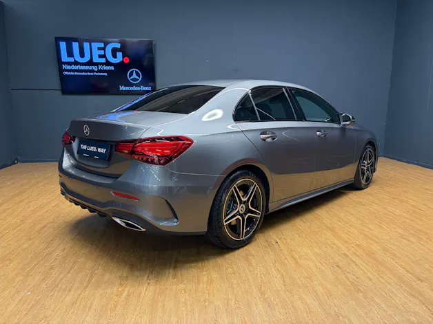 Mercedes-Benz A 200 - AMG - Limousine / 360 Grad Kamera / Panorama-Dach / Multibeam LED