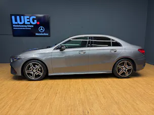 Mercedes-Benz A 200 - AMG - Limousine / 360 Grad Kamera / Panorama-Dach / Multibeam LED