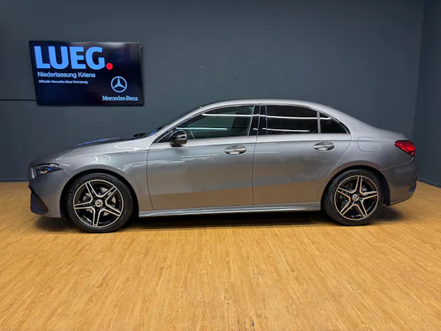 Mercedes-Benz A 200 - AMG - Limousine / 360 Grad Kamera / Panorama-Dach / Multibeam LED