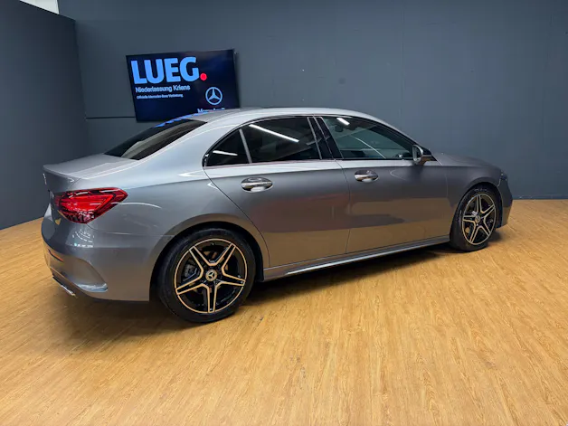 Mercedes-Benz A 200 - AMG - Limousine / 360 Grad Kamera / Panorama-Dach / Multibeam LED
