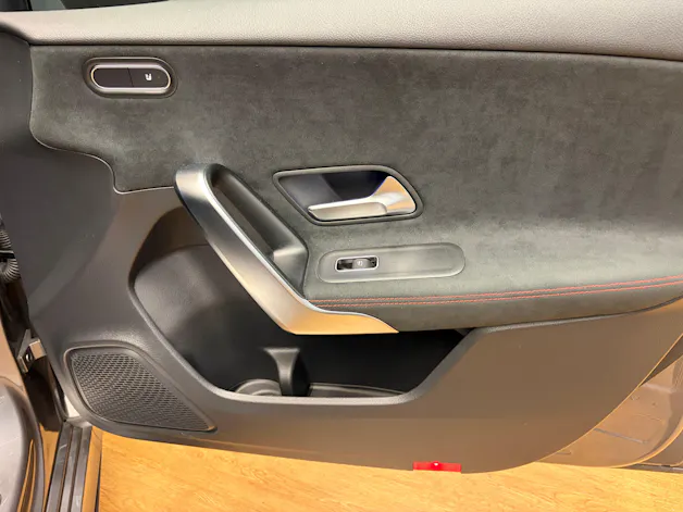 Mercedes-Benz A 200 - AMG - Limousine / 360 Grad Kamera / Panorama-Dach / Multibeam LED