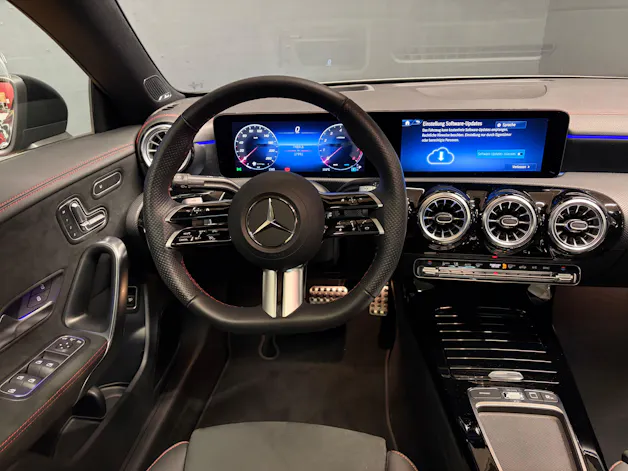 Mercedes-Benz CLA 250 4M - AMG / 360 Grad Kamera / Soundsystem / Ambiente-Licht