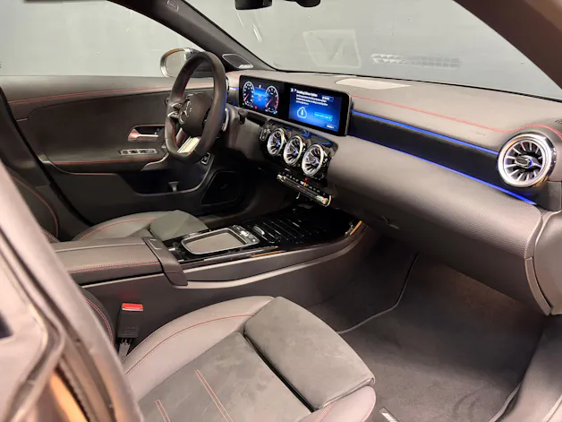 Mercedes-Benz CLA 250 4M - AMG / 360 Grad Kamera / Soundsystem / Ambiente-Licht