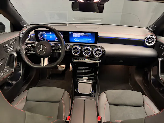 Mercedes-Benz CLA 250 4M - AMG / 360 Grad Kamera / Soundsystem / Ambiente-Licht
