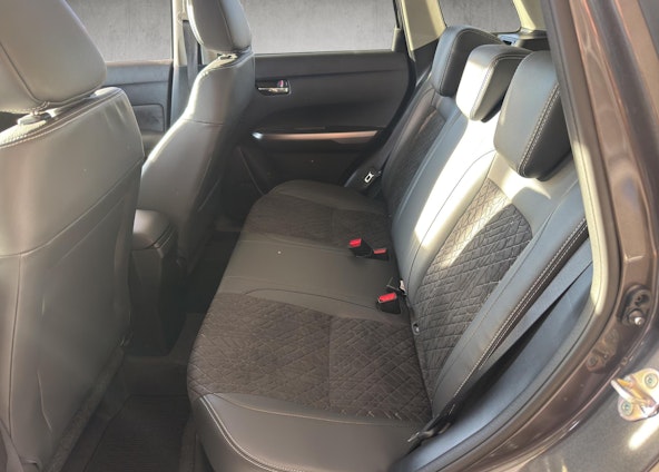 Vehicle image 9 Vehicle image 9